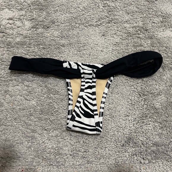 NWOT Thong Swim bottom - Picture 2 of 3